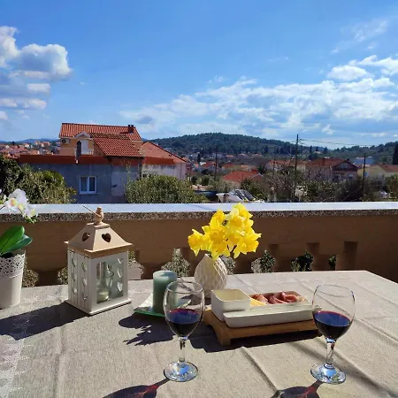 Family-friendly W/beautiful Terrace * Kukljica