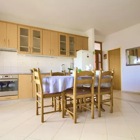 Family-friendly W/beautiful Terrace Kukljica