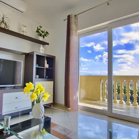 Family-friendly W/beautiful Terrace *