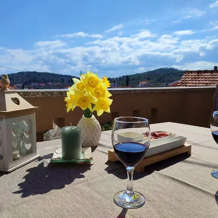 Family-friendly W/beautiful Terrace *